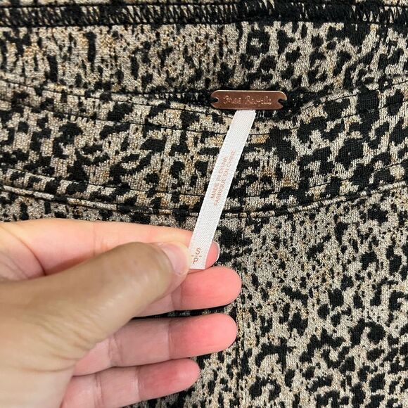 Free People Knit Leggings in Leopard Print Combo Vintage Tan Beige Size S - Picture 2 of 4